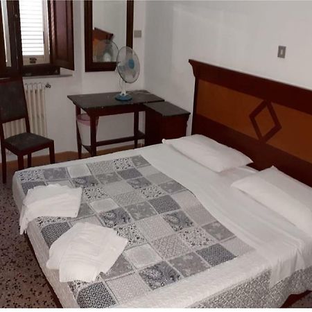 Hotel Stella Follonica Buitenkant foto